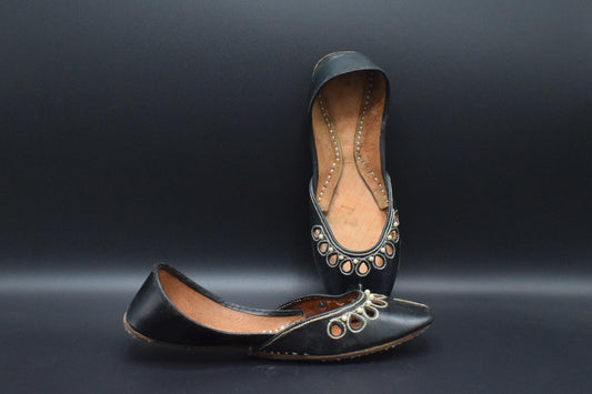 Buy Premium Black Leather Khussa at 4feetstore